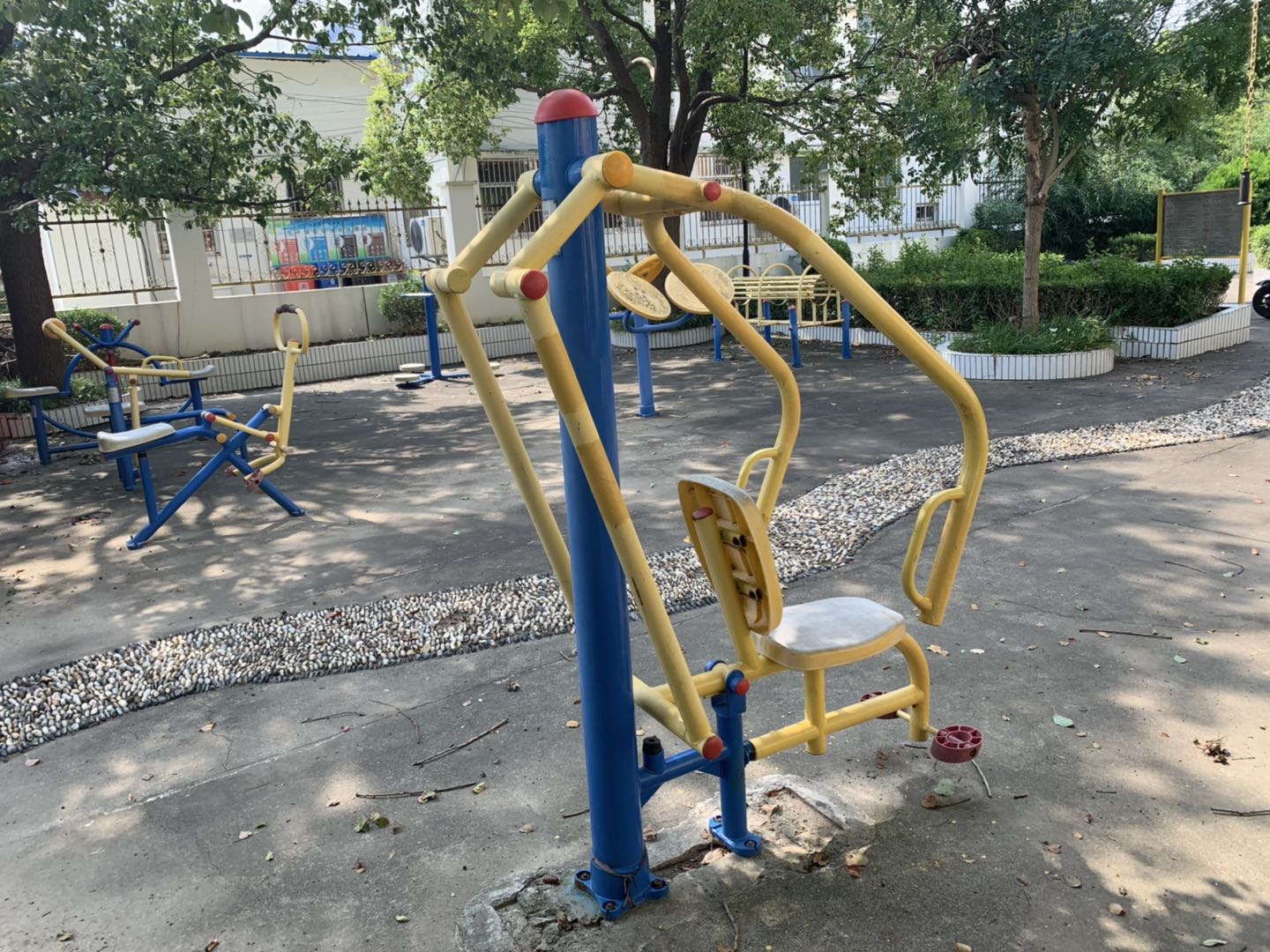 自重推胸器