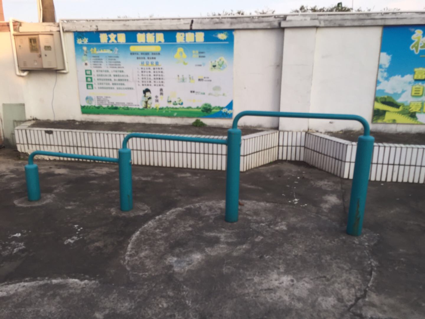 彈震壓腿器