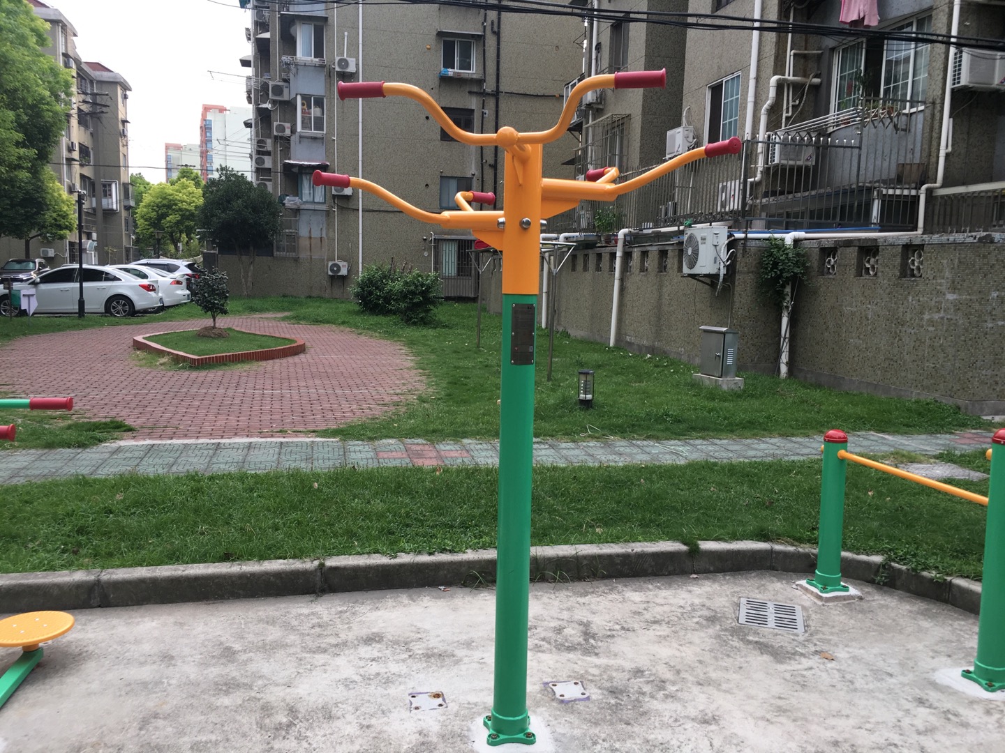 三位引體器
