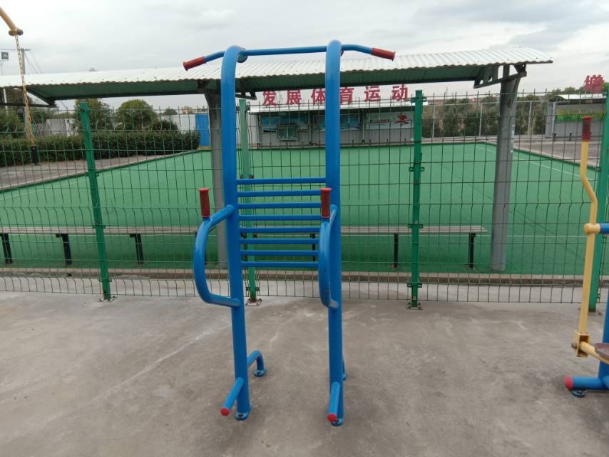 多功能訓練器