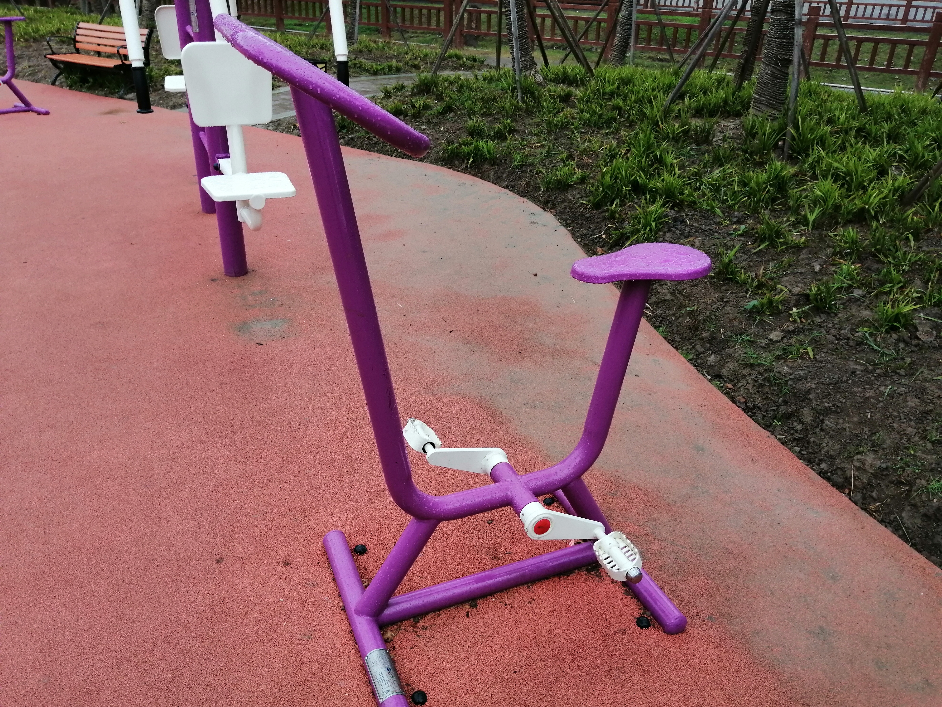 直立健身車