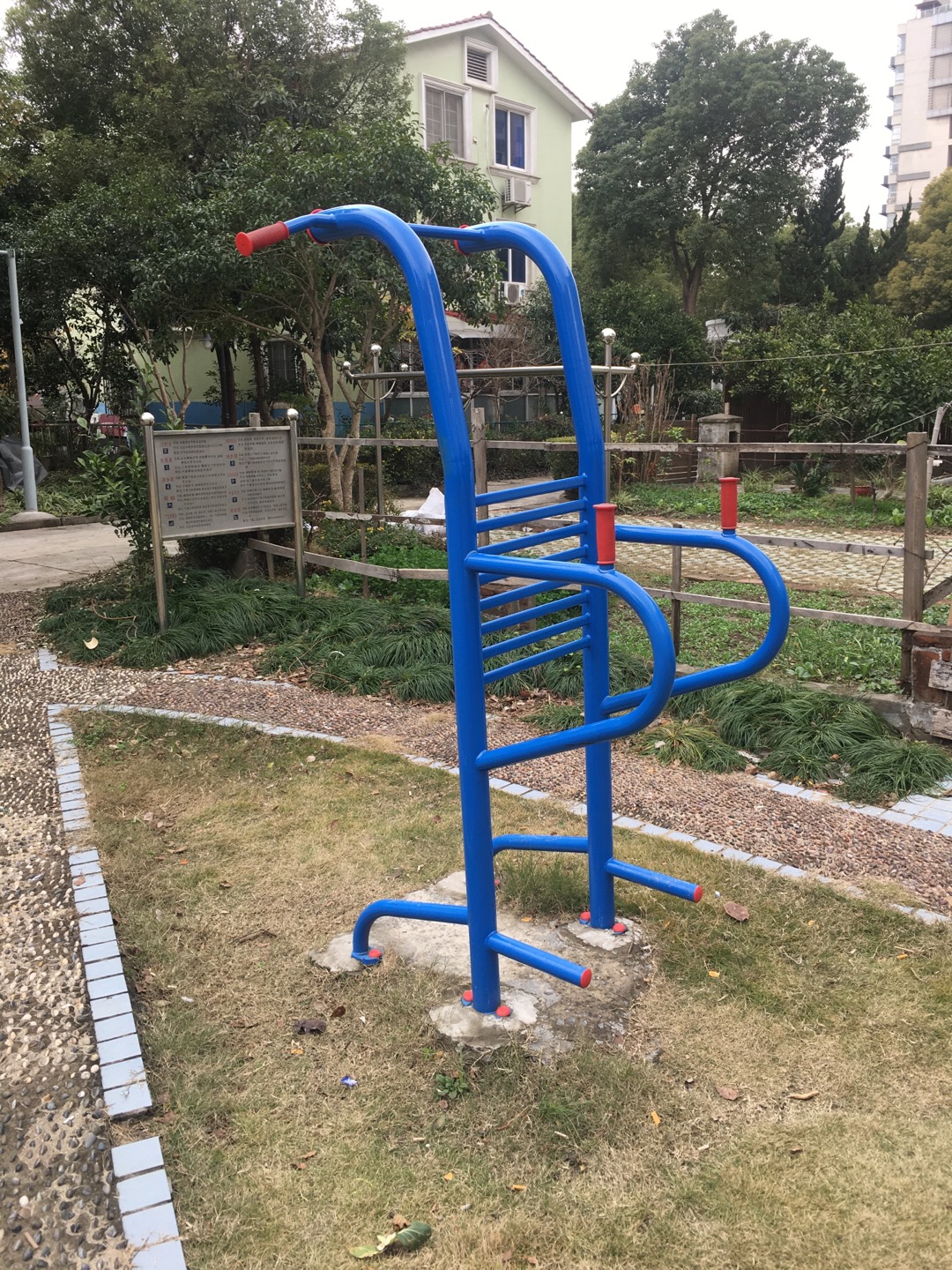 多功能訓練器