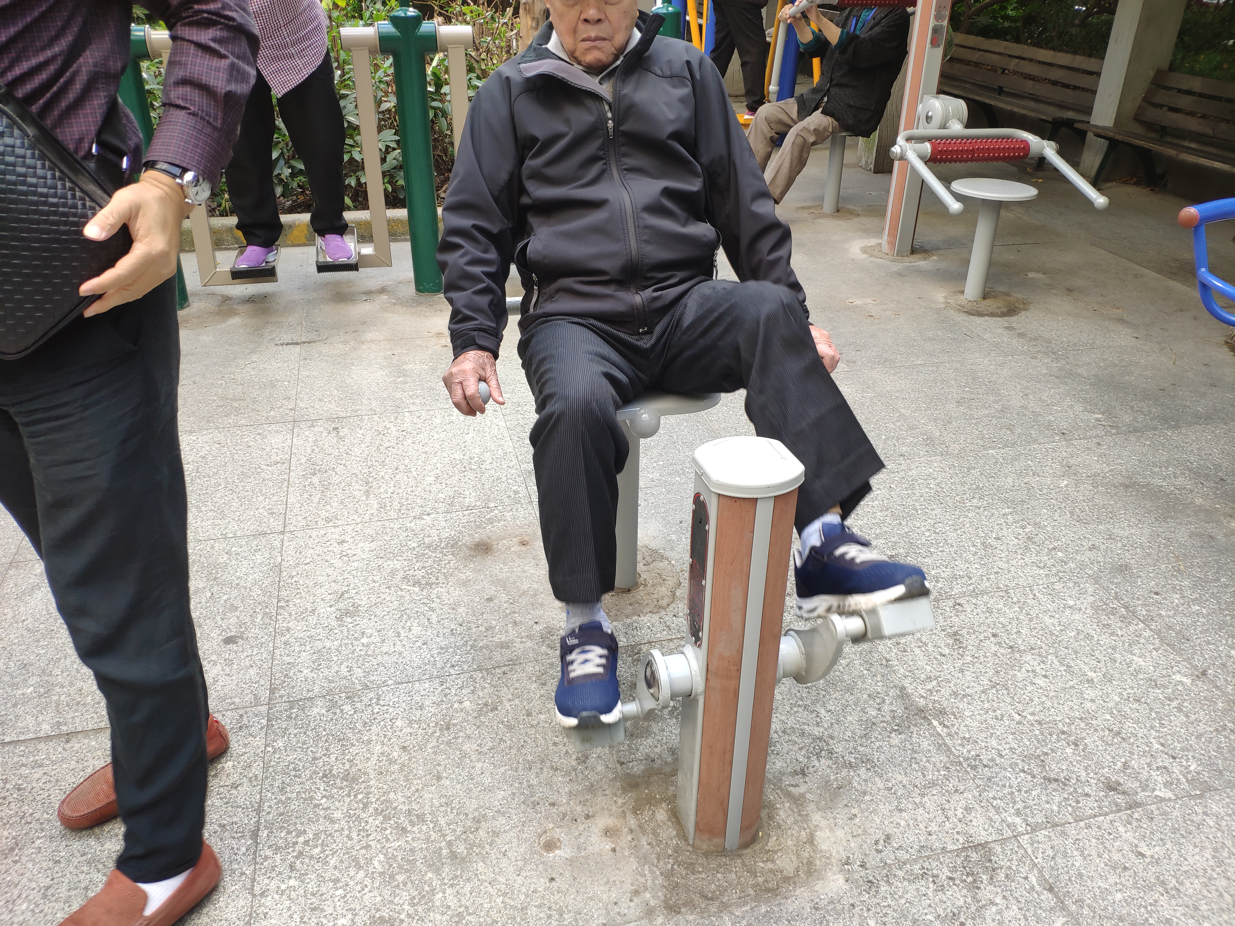 臥式健身車