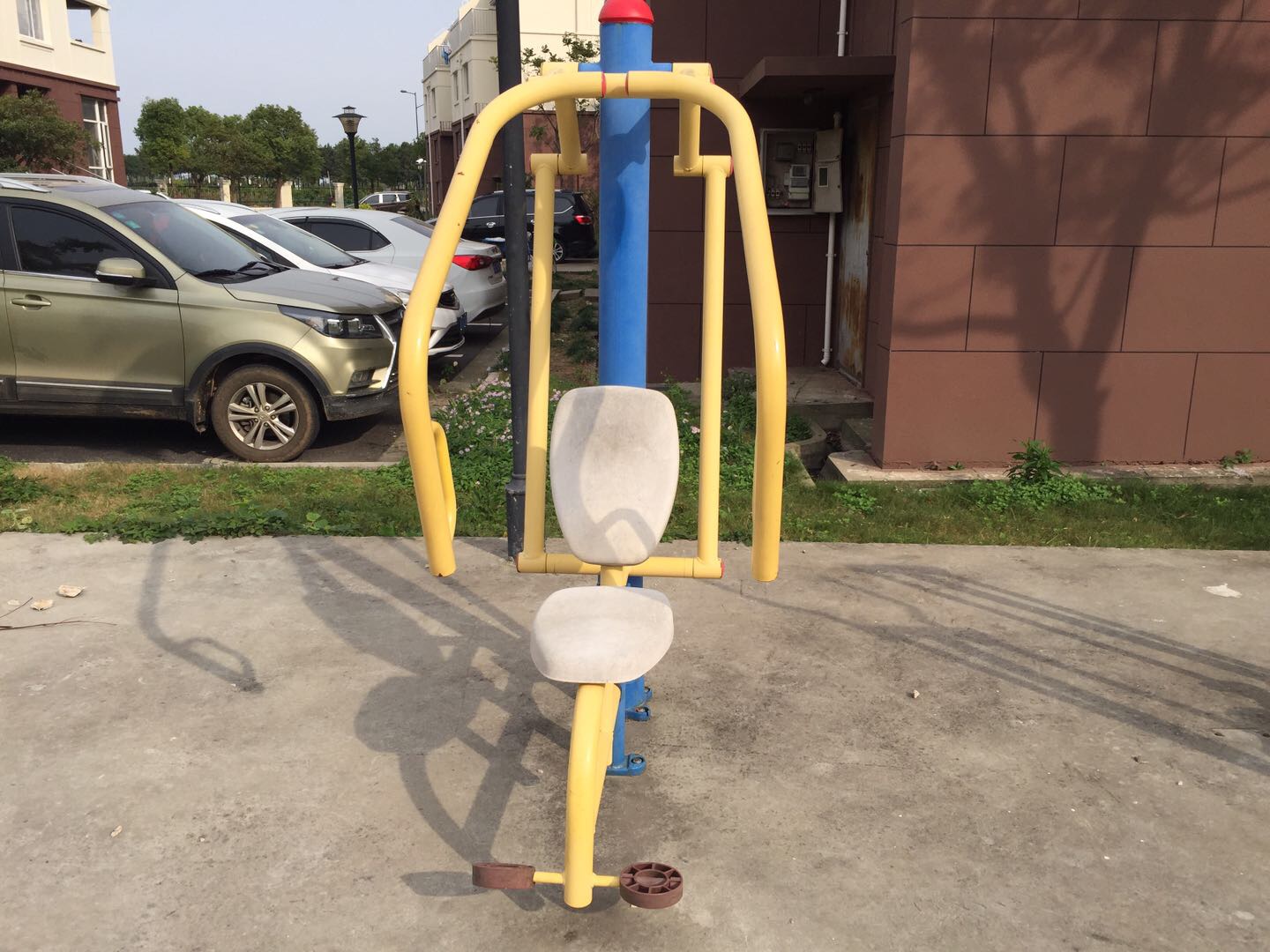 自重推胸器