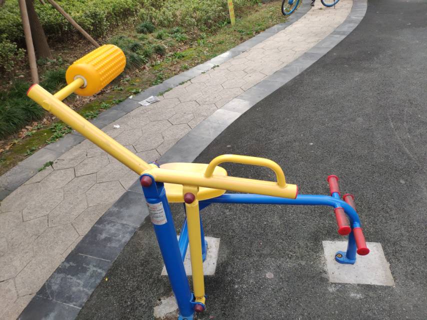 腹背鍛煉器