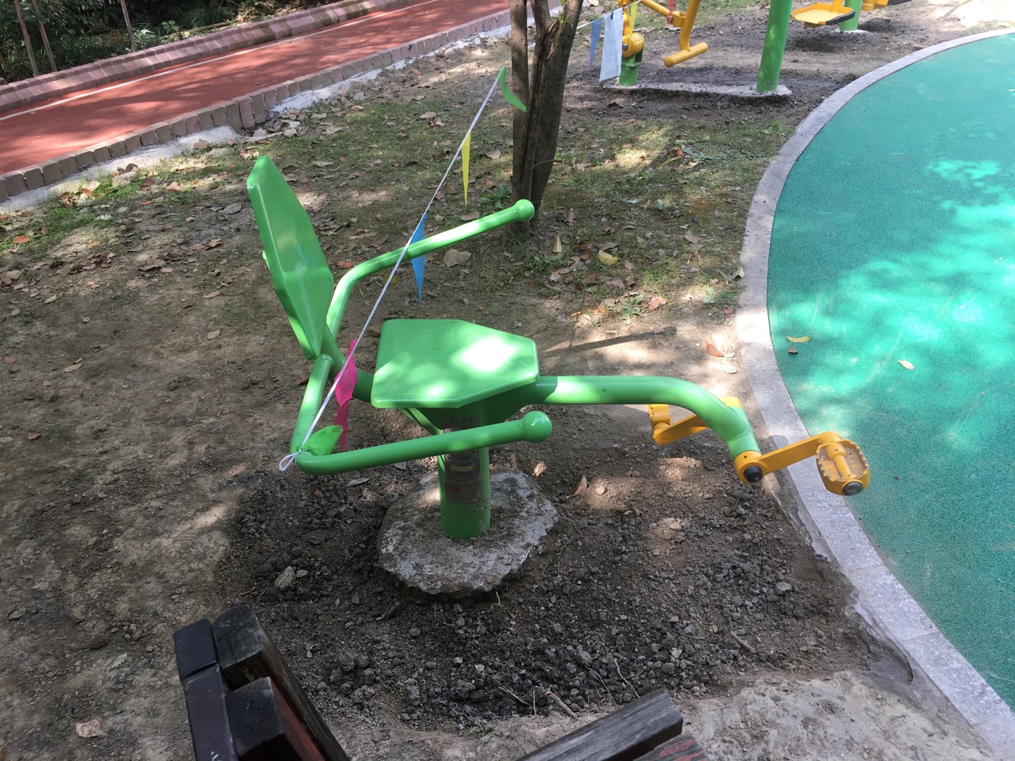 斜躺健身車