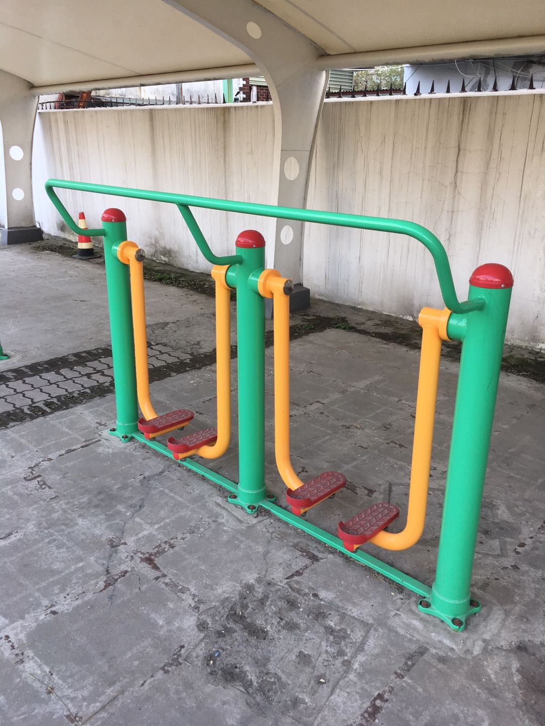 兩聯漫步機