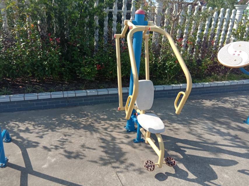 自重推胸器