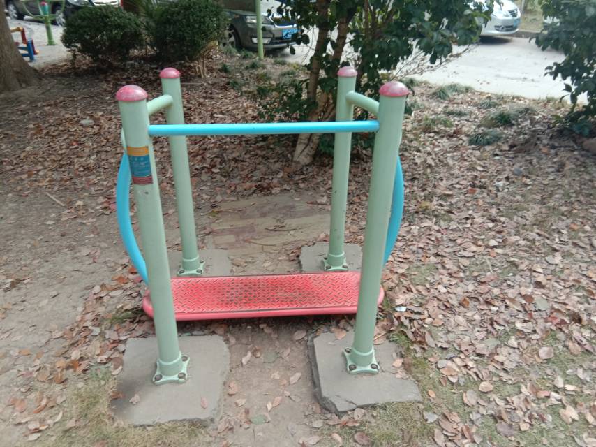 晃板健身器