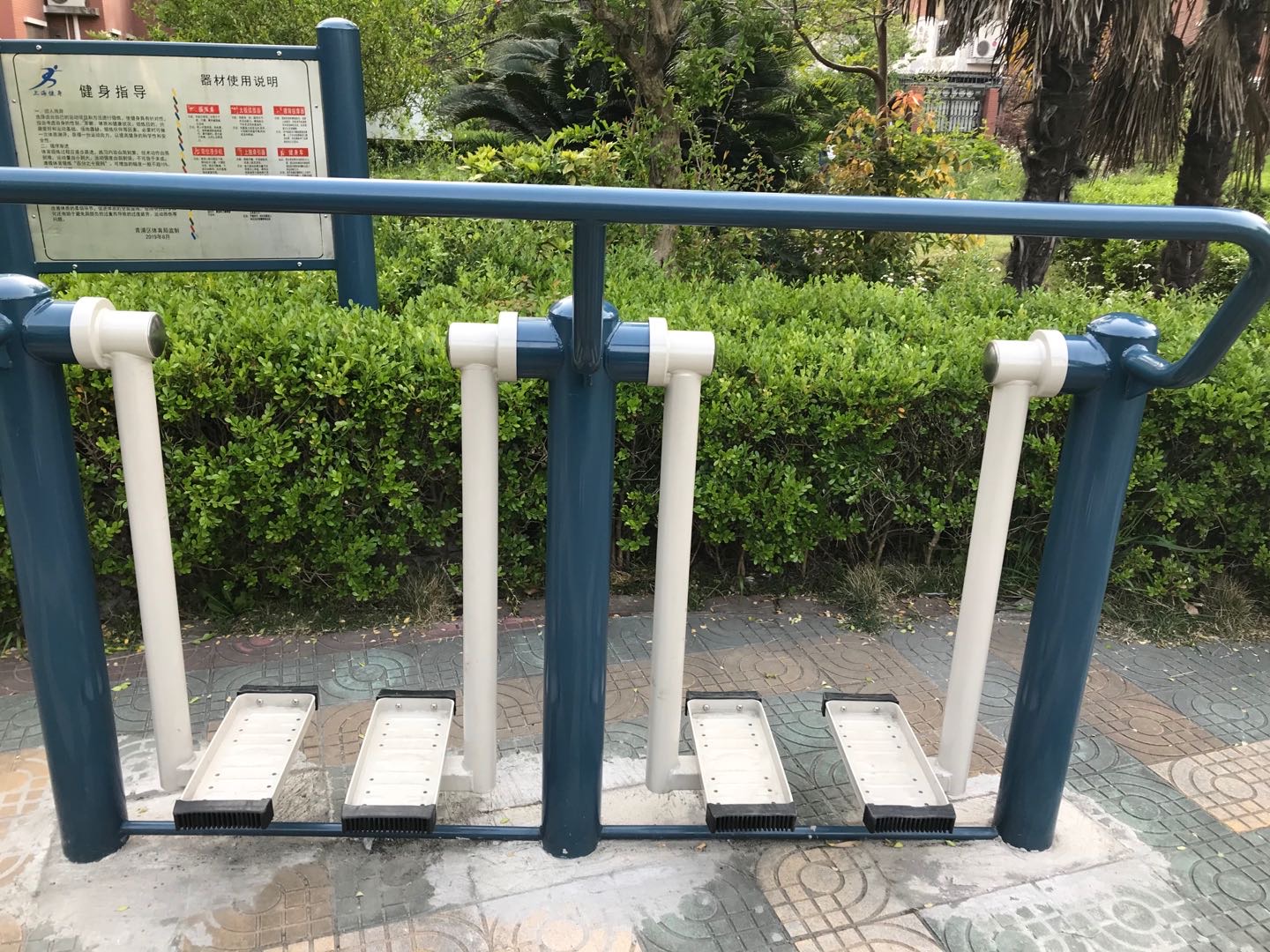 二位太空漫步機