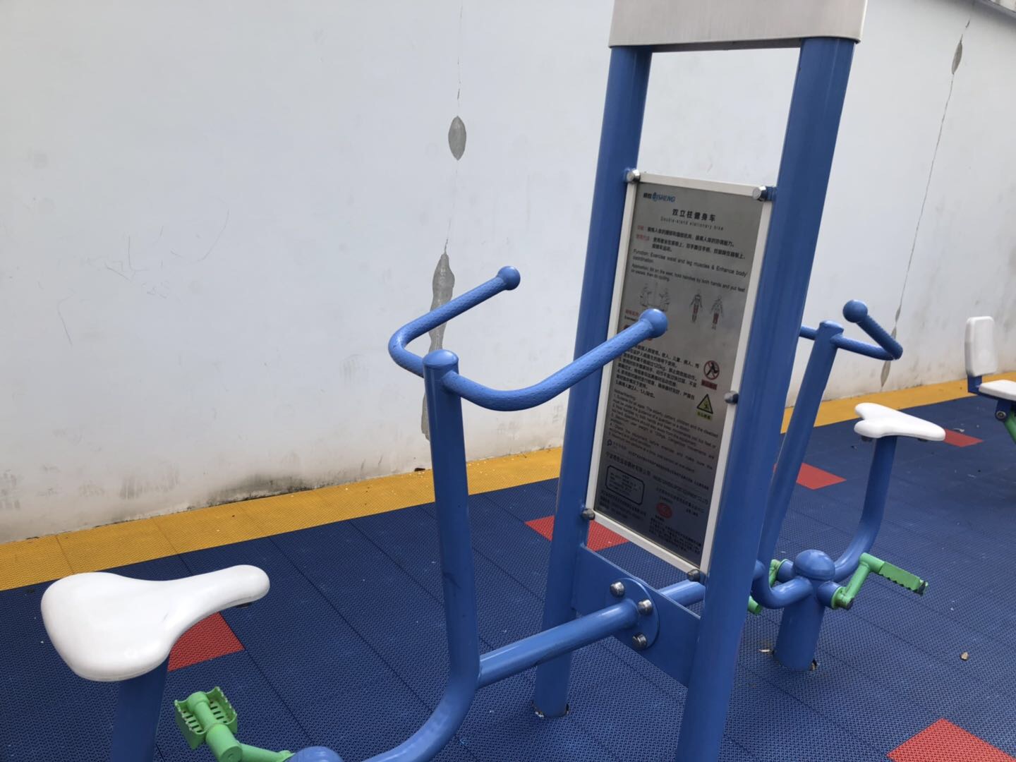 雙立柱健身車