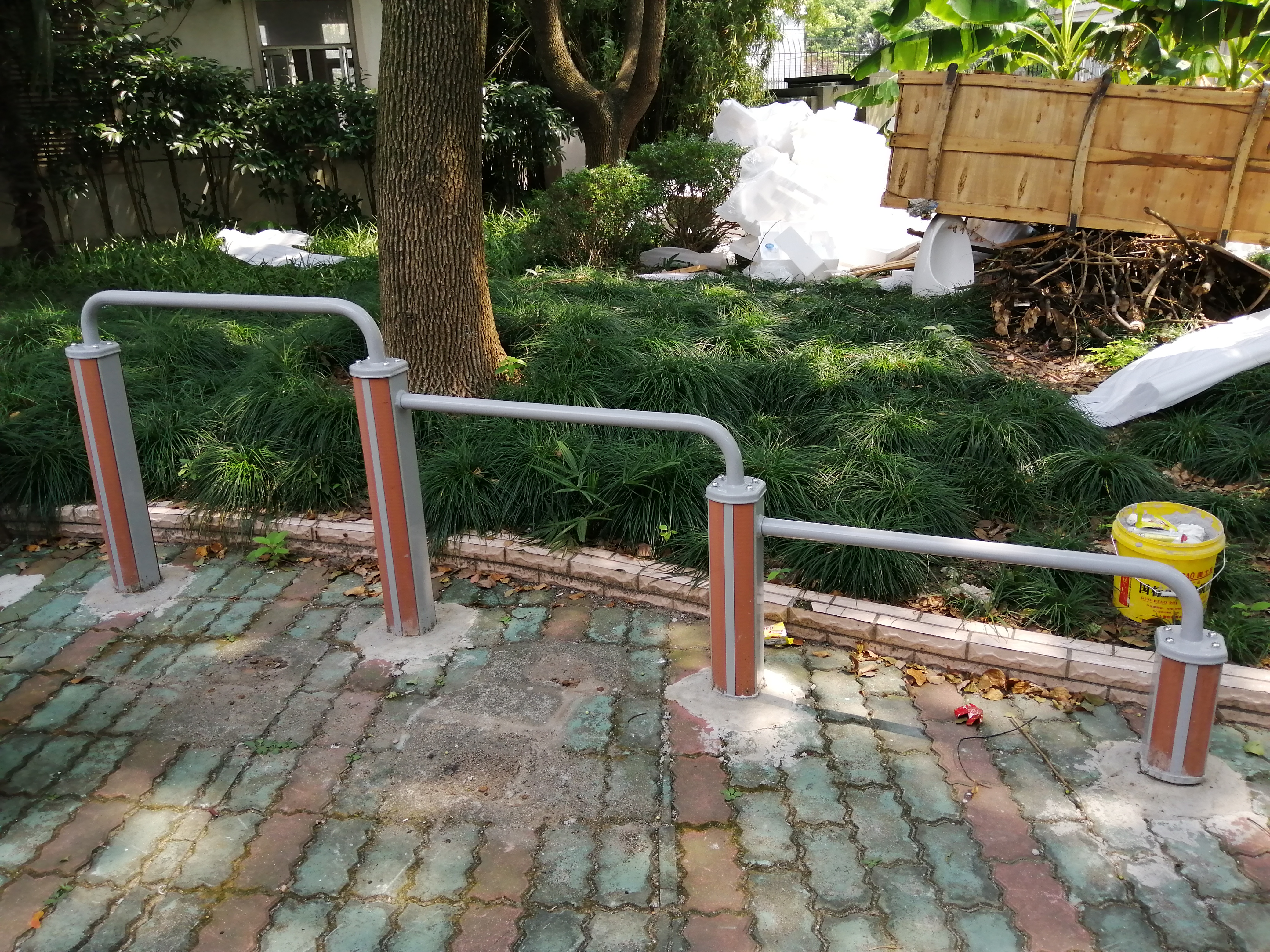 彈震壓腿器