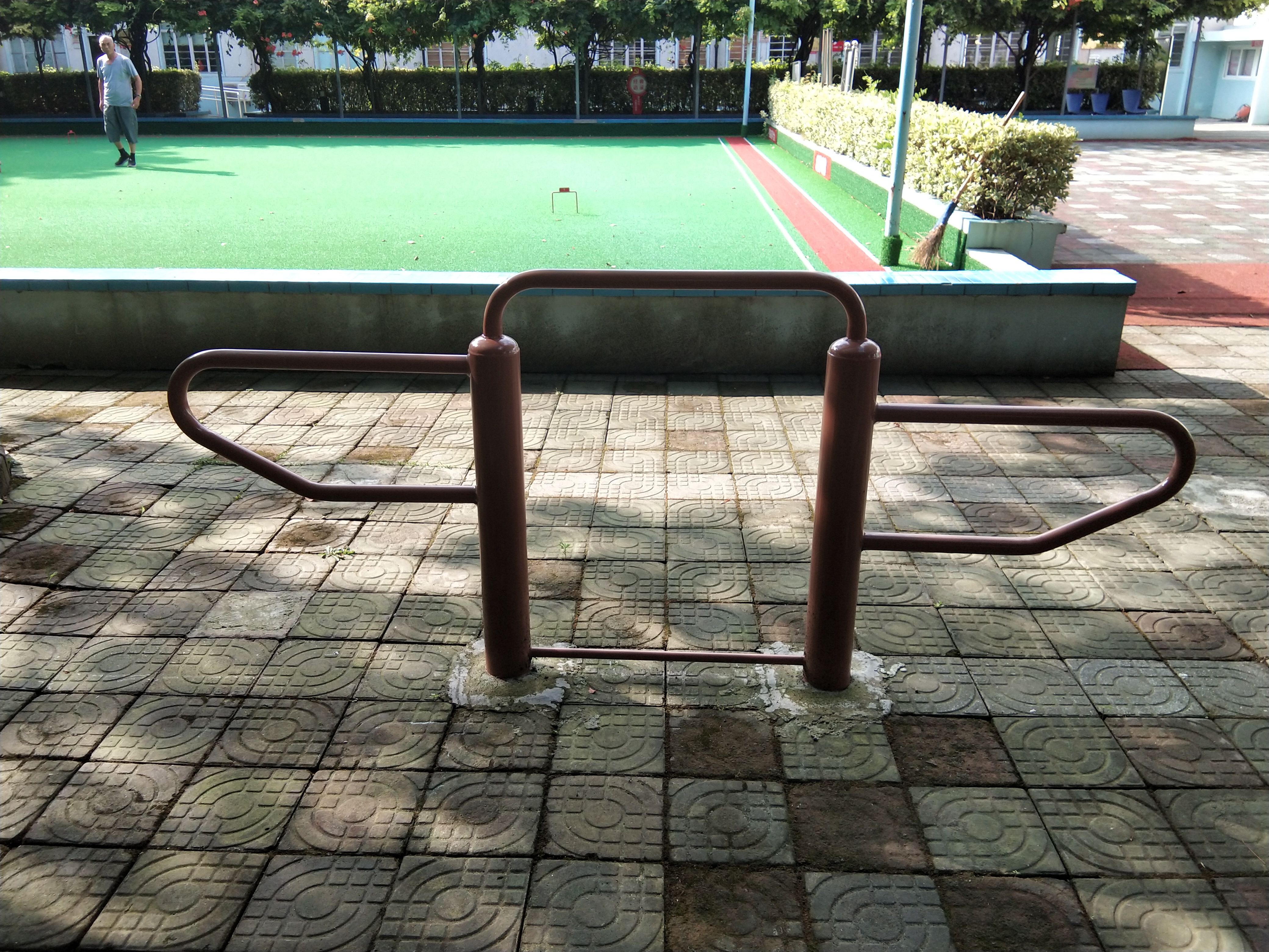 彈振壓腿器