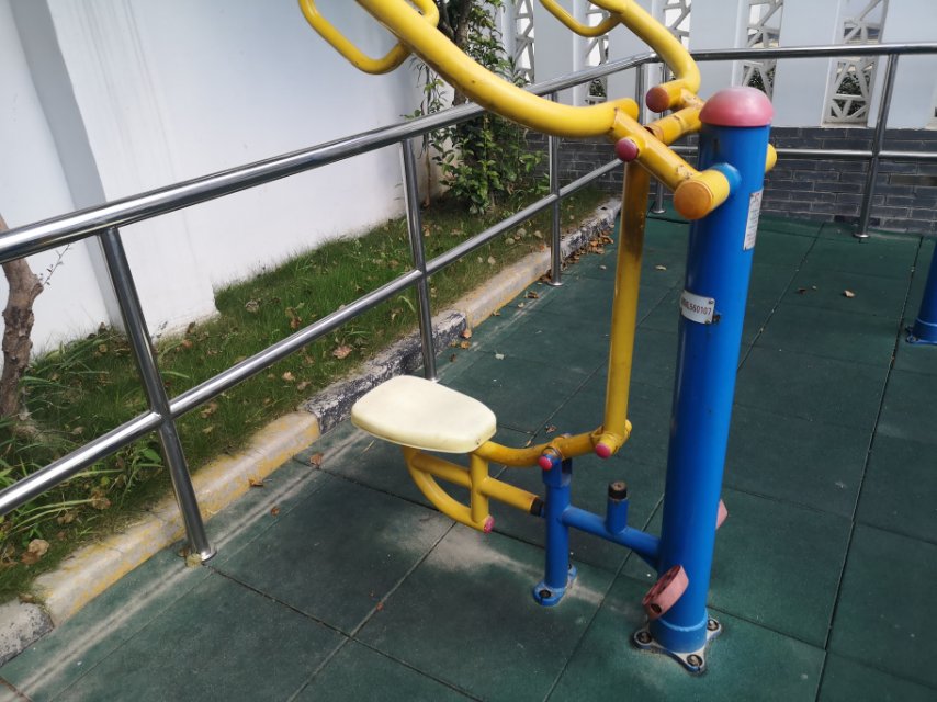 自重拉胸器