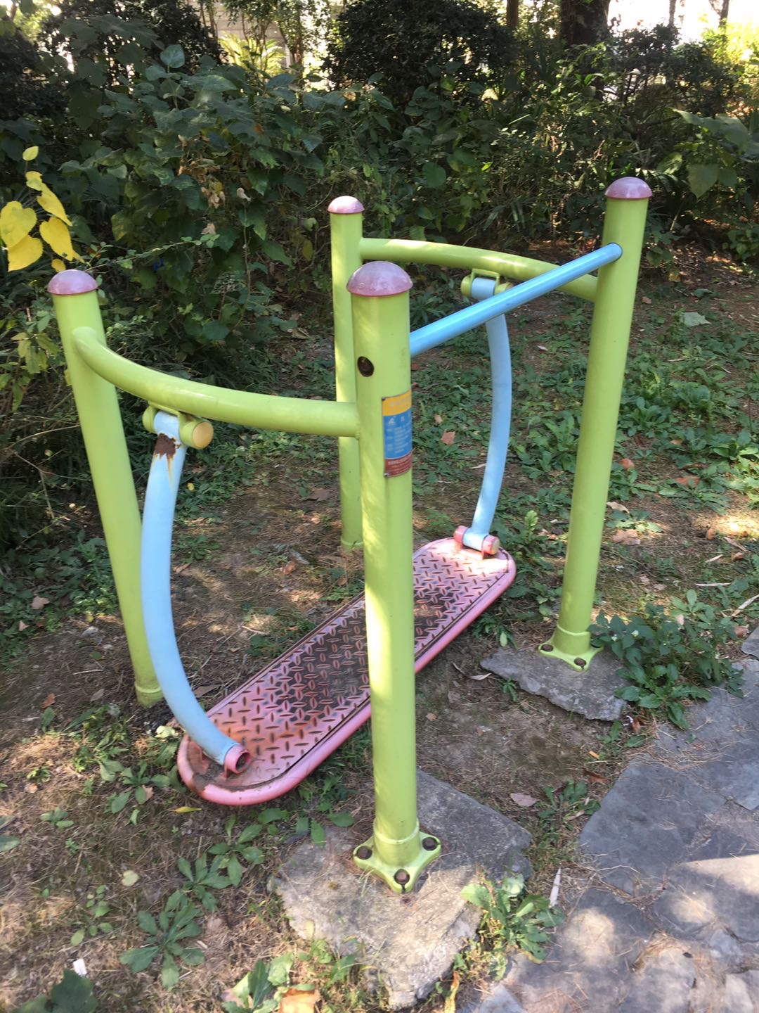 晃板健身器