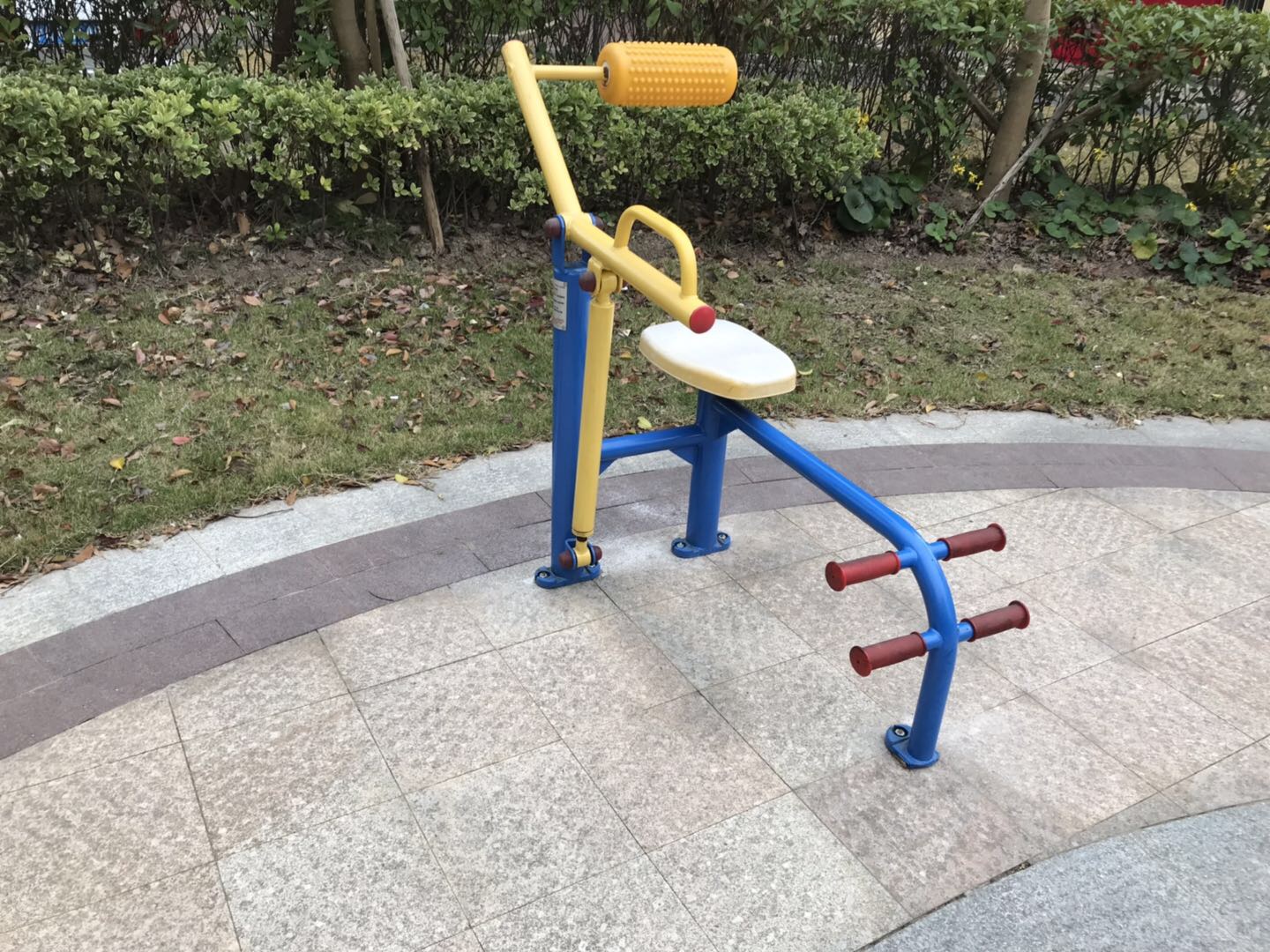 腹背鍛煉器