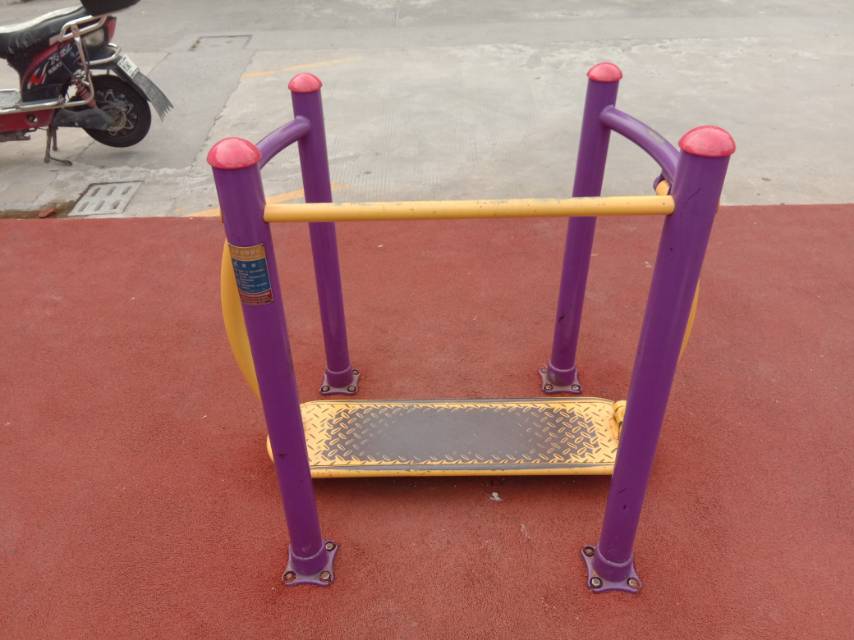 晃板健身器
