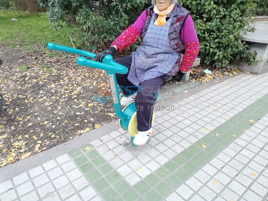 臥式健身車