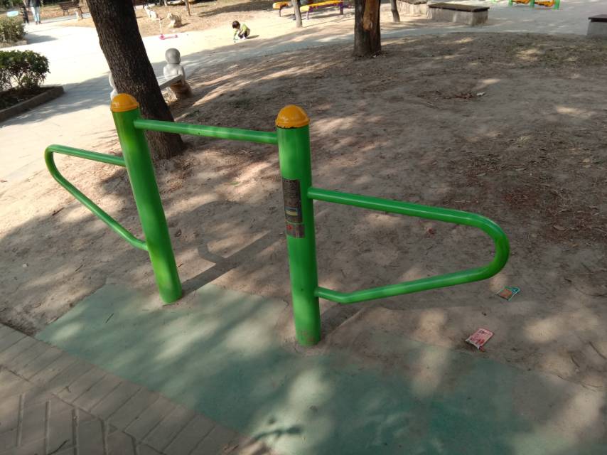 壓腿訓練器