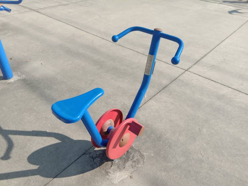 直立健身車