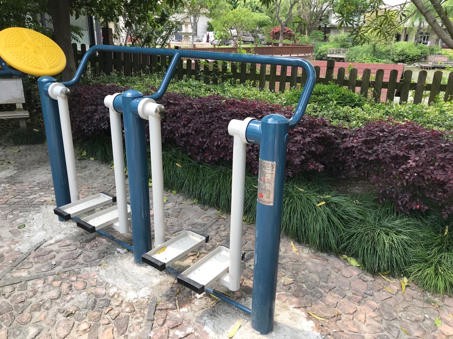 二位太空漫步機