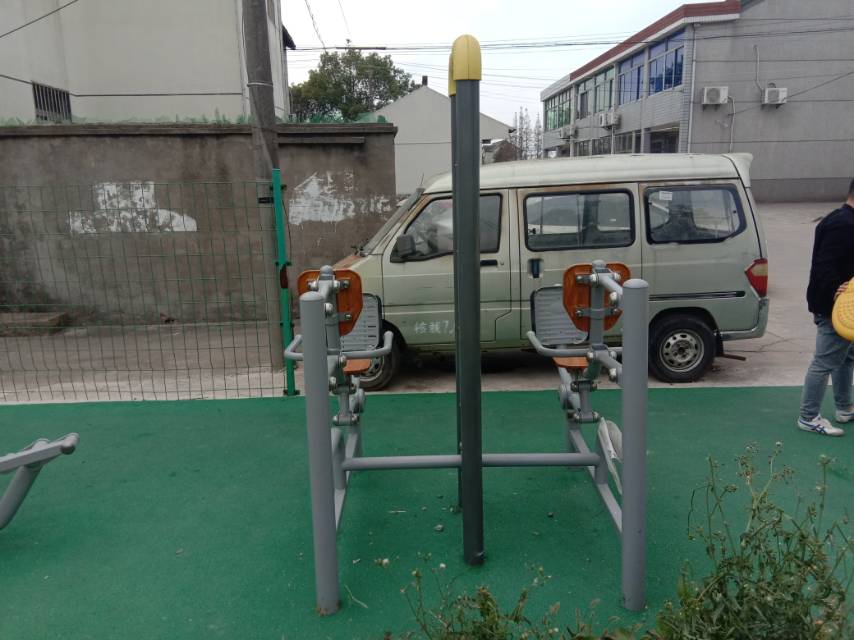 自重蹬腿器