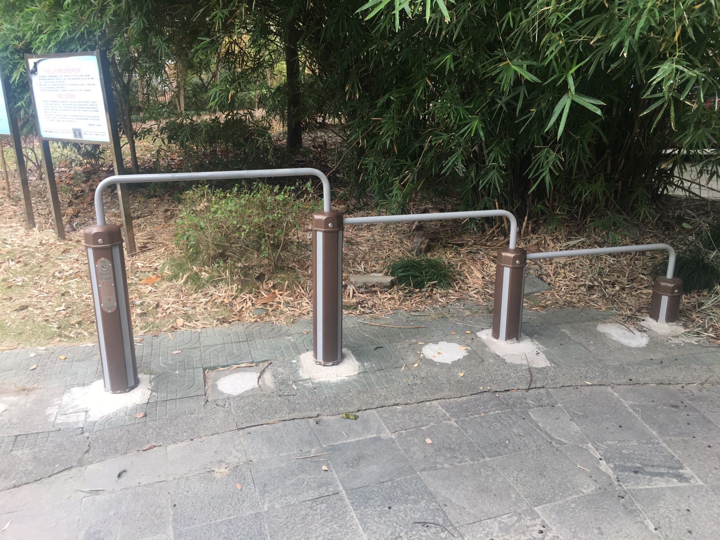 彈震壓腿器