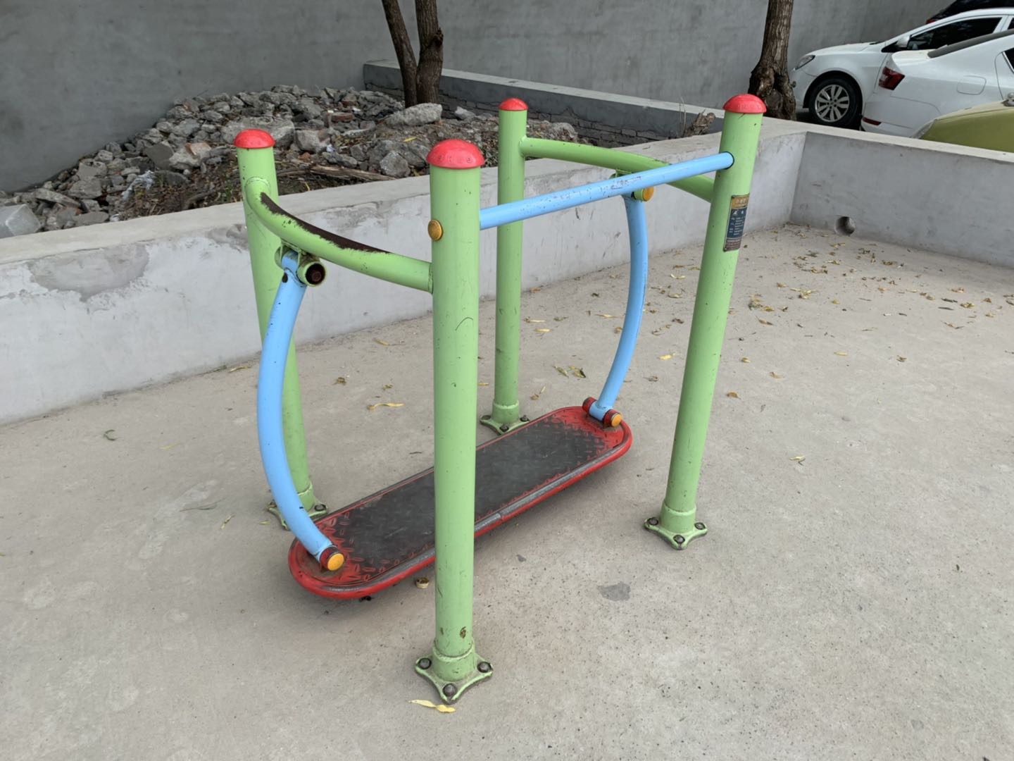 晃板健身器