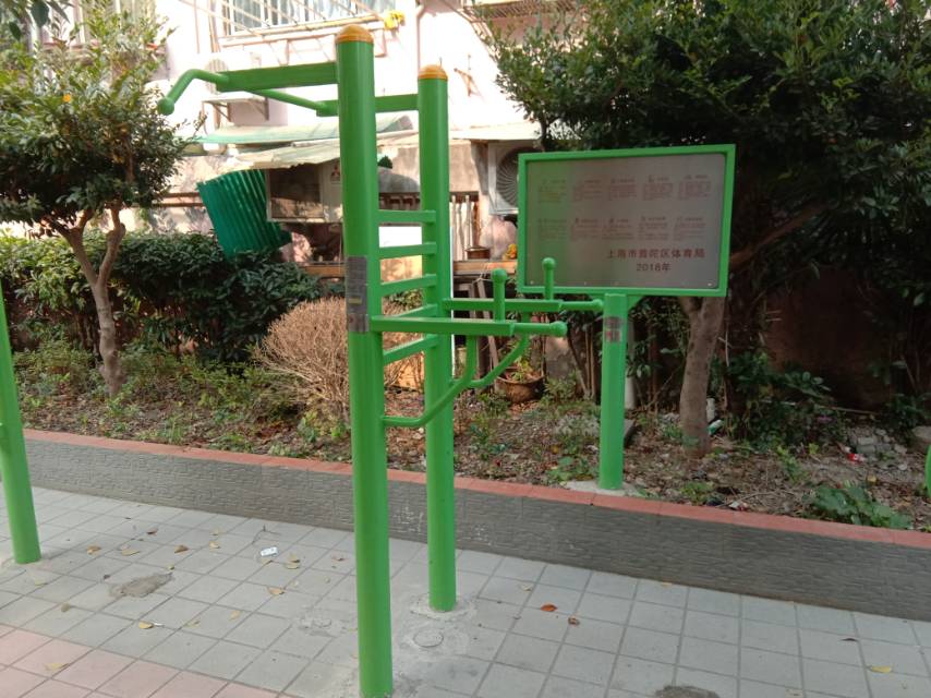 多功能訓練器