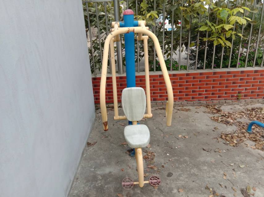 自重推胸器