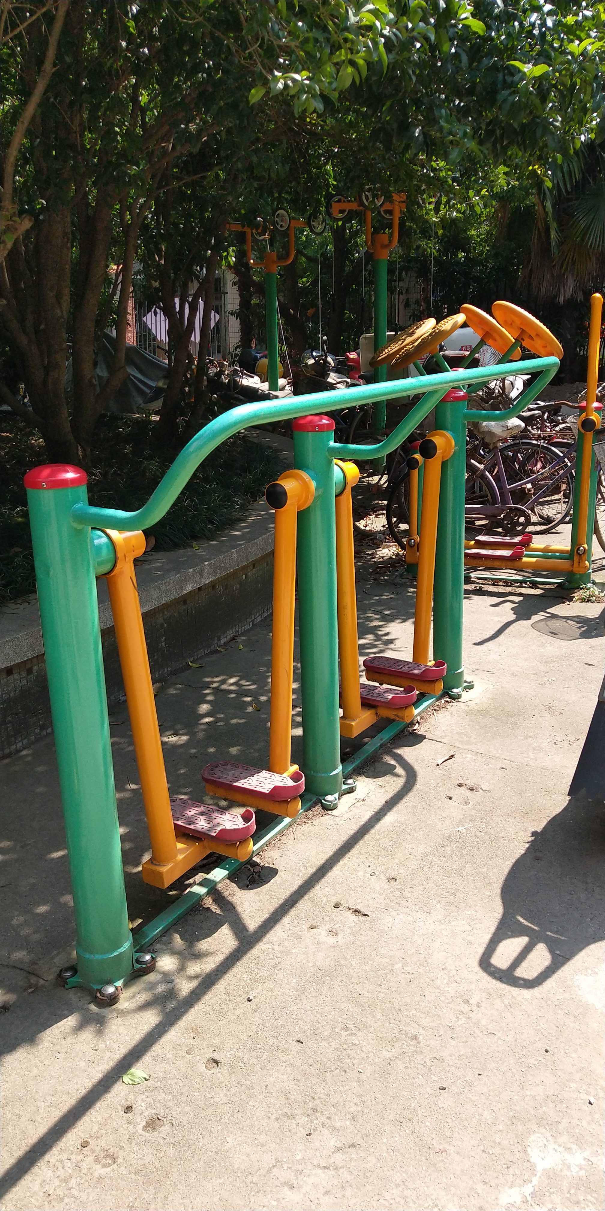 兩聯漫步機