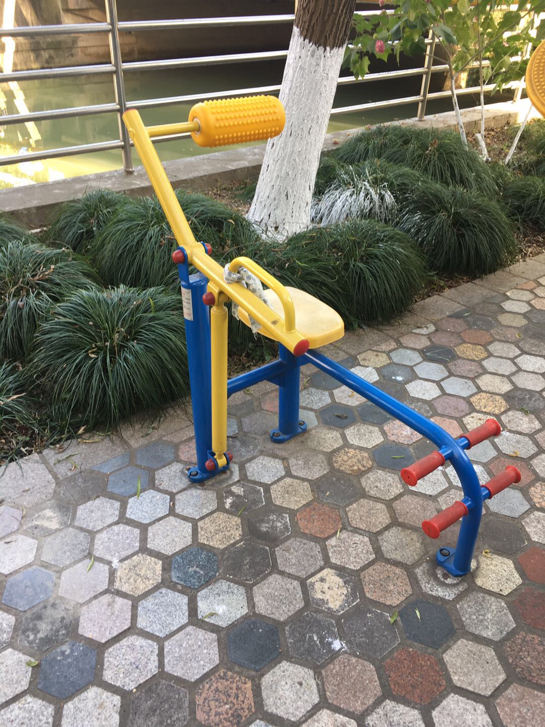 腹背鍛煉器