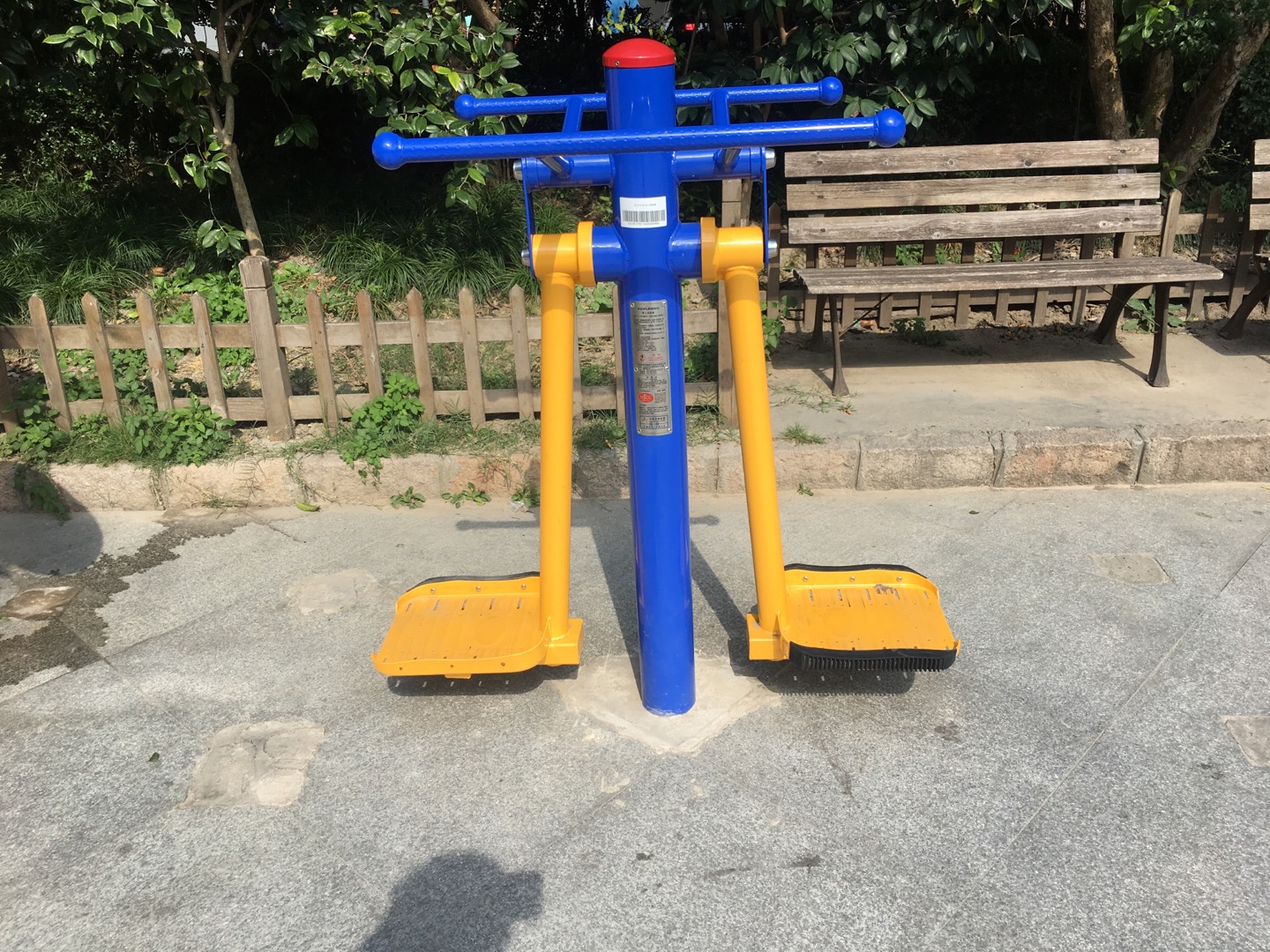 晃板健身器