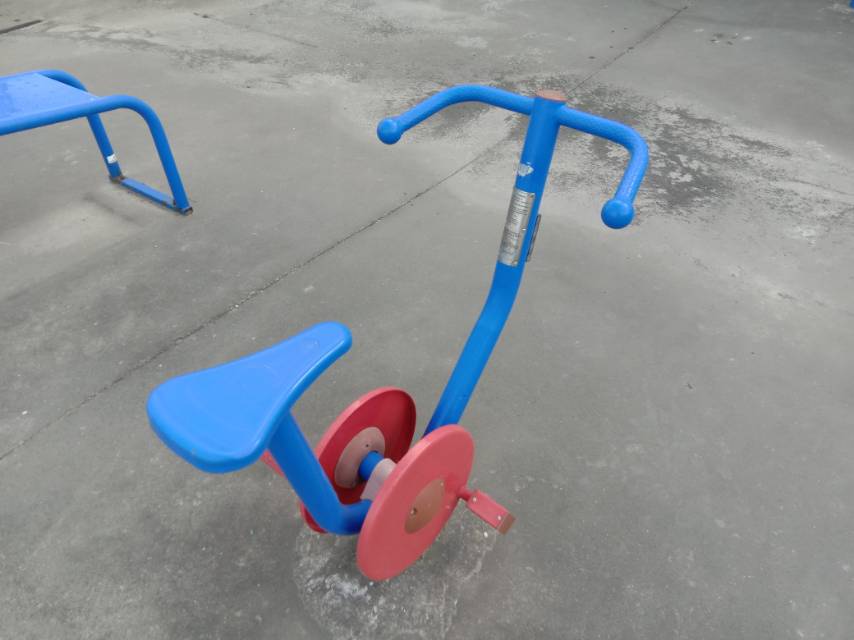 直立健身車