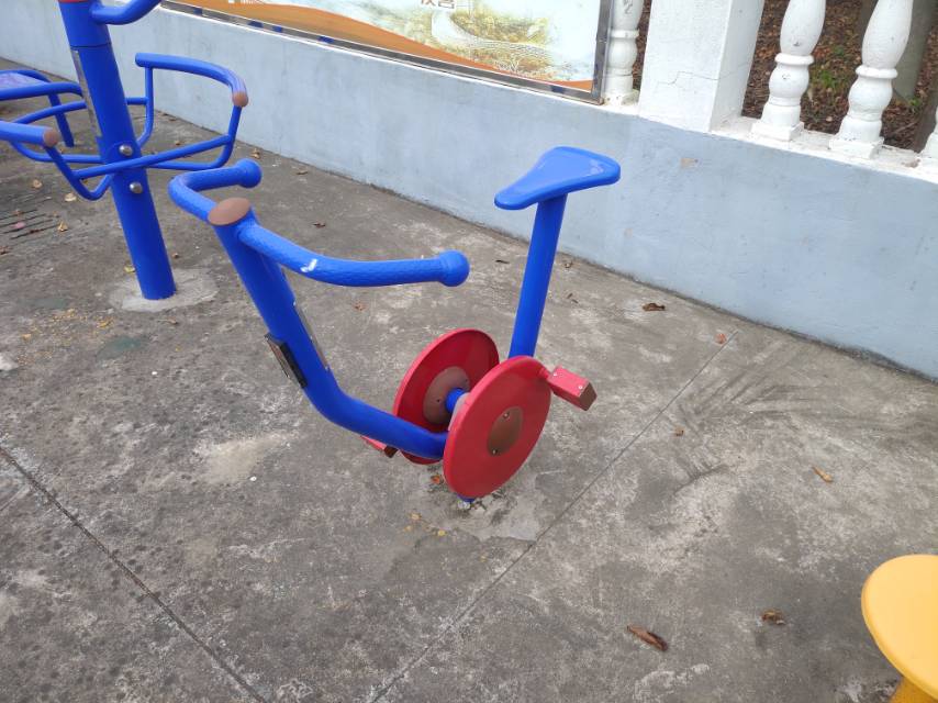 直立健身車