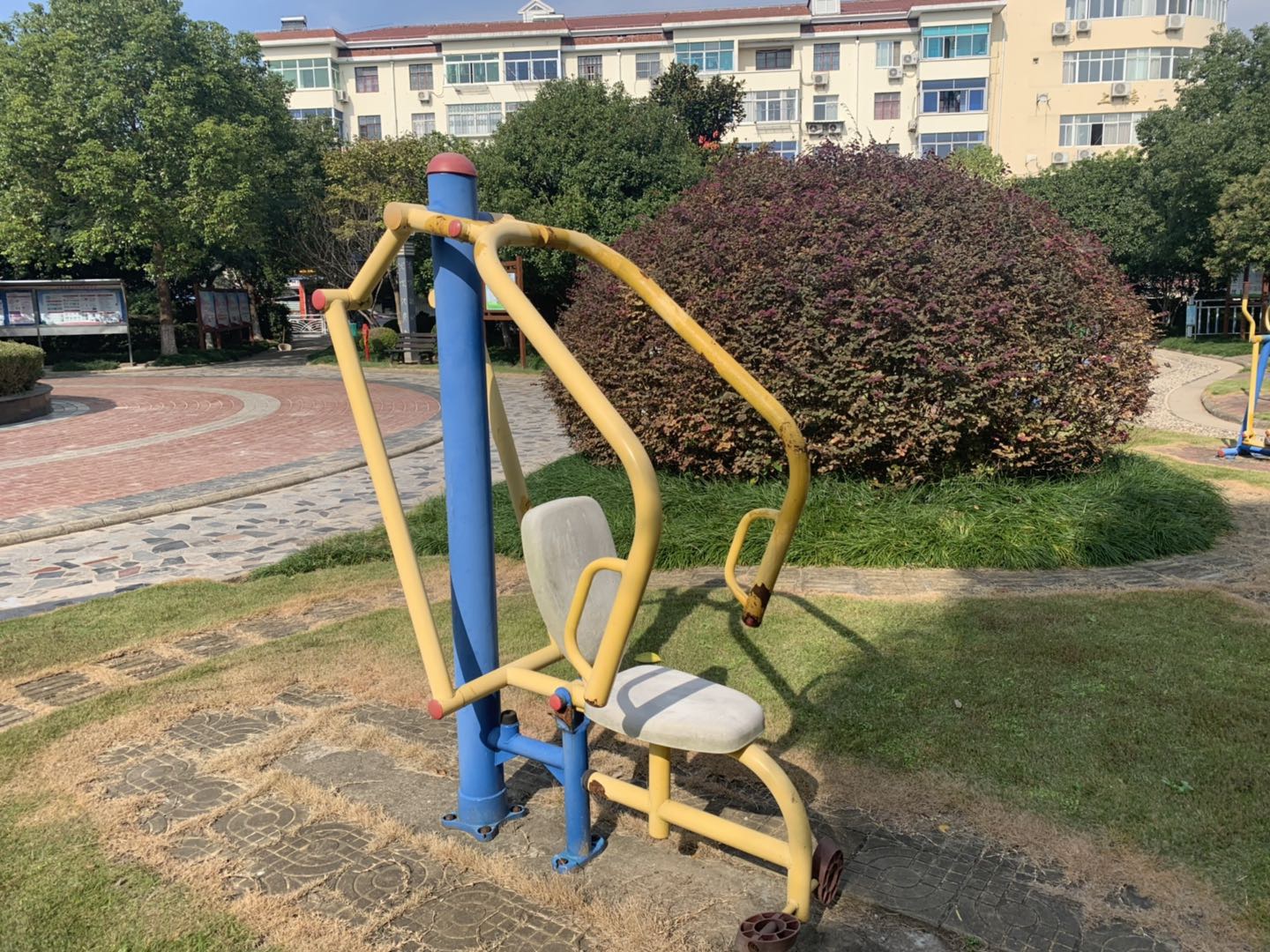 自重推胸器