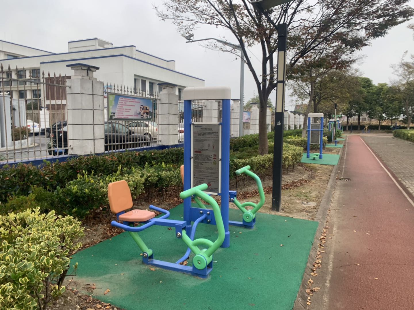 雙立柱蹬腿訓練器