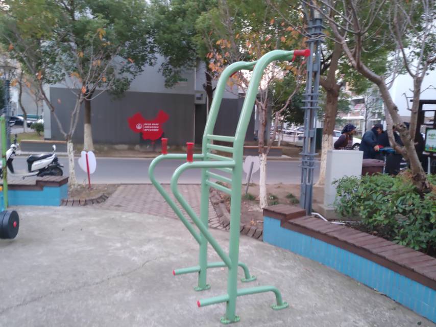 多功能訓練器