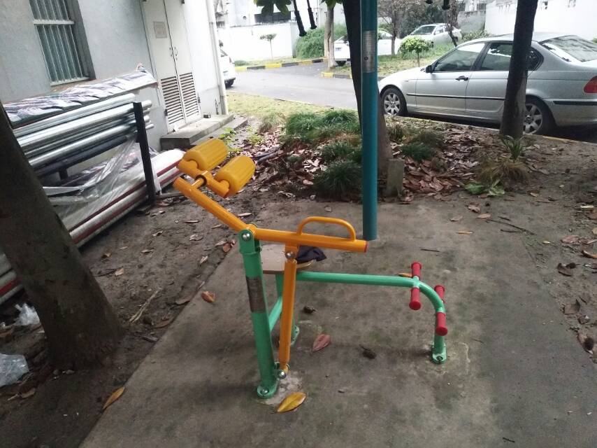 腰背伸展器