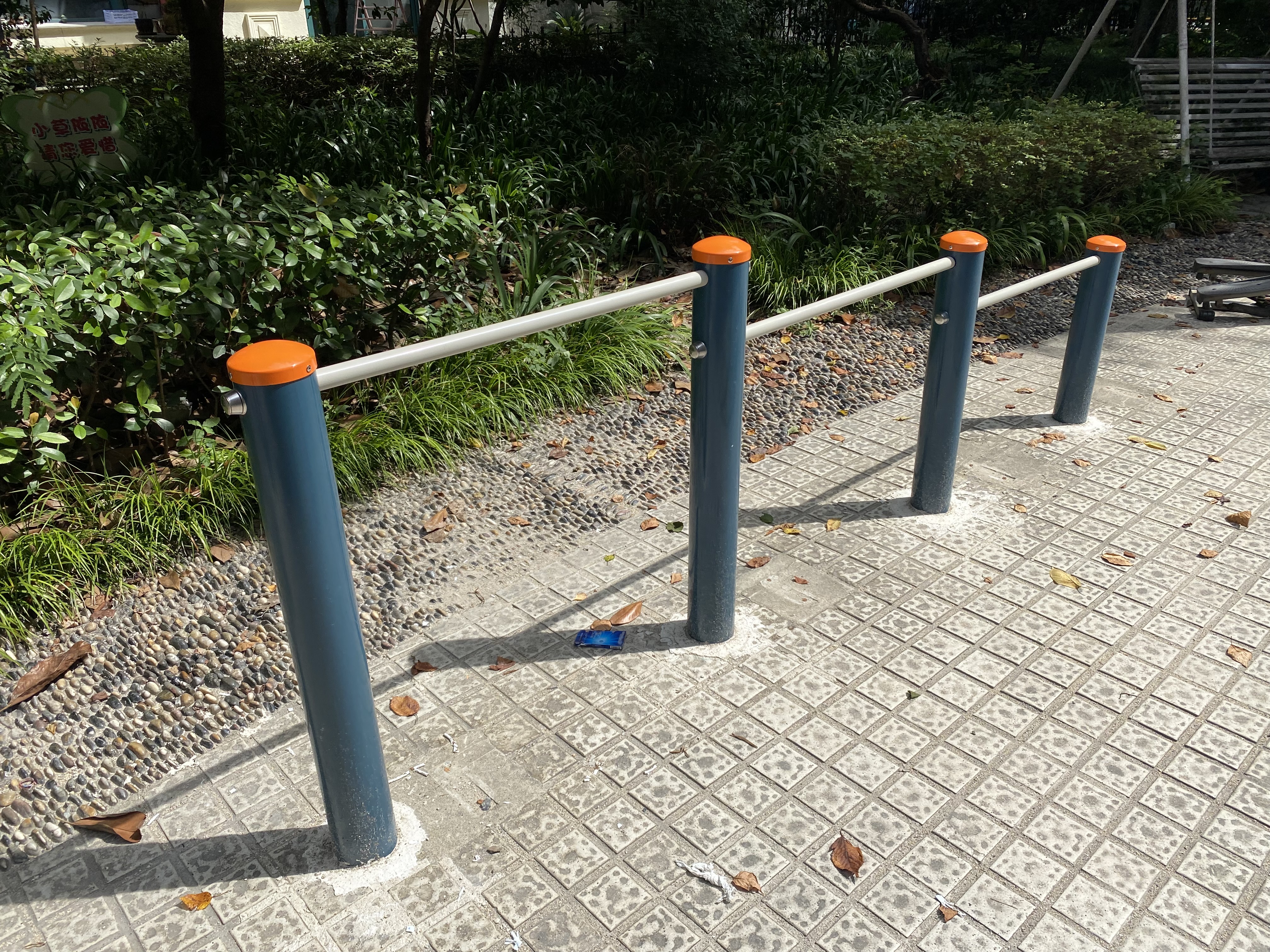 彈振壓腿器