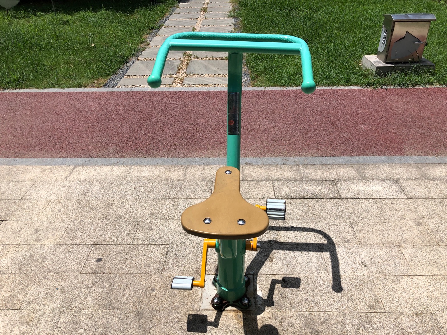 直立健身車