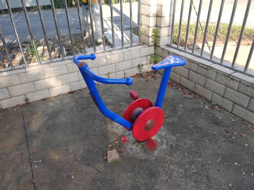 直立健身車