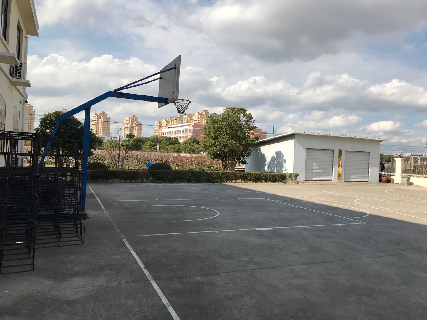 鎮南村籃球場