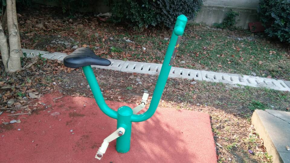 直立健身車