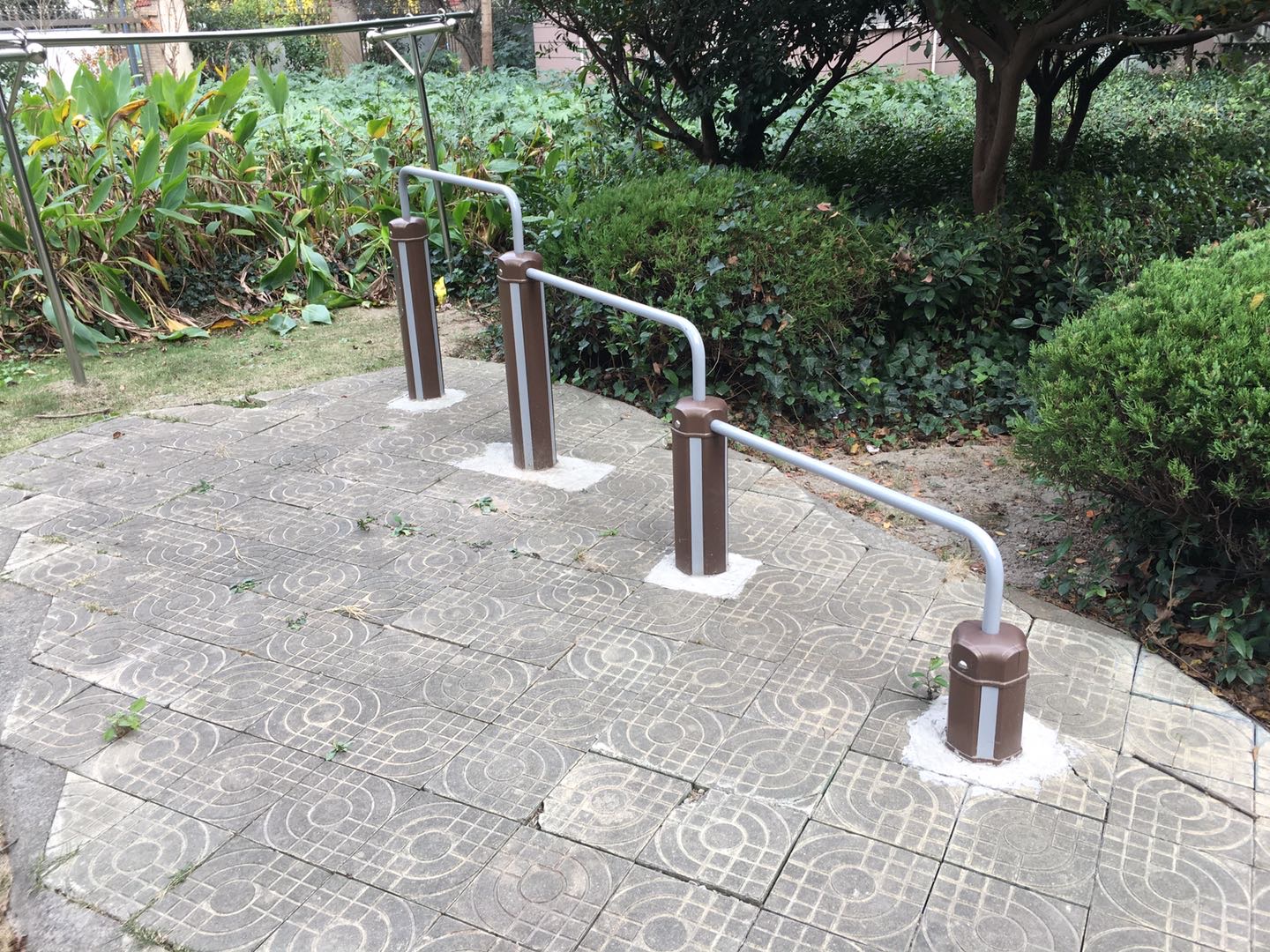 彈震壓腿器