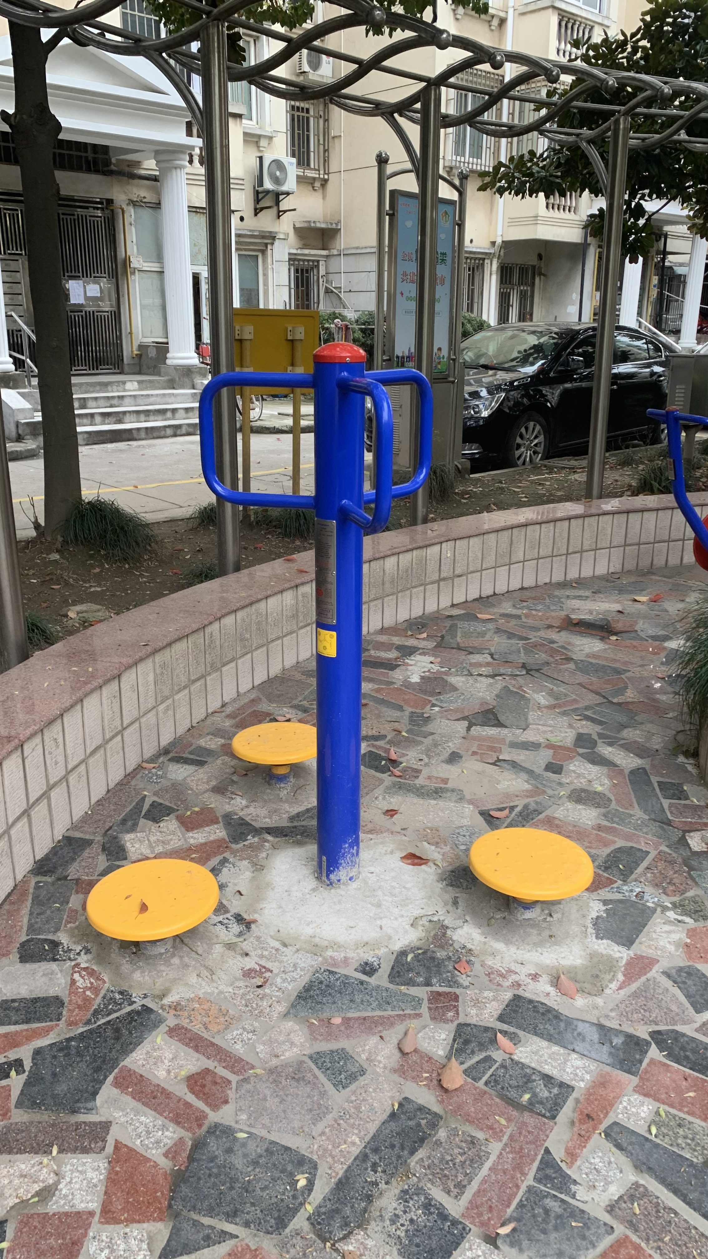 三位扭腰器