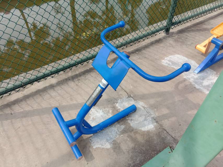 背肌訓練器