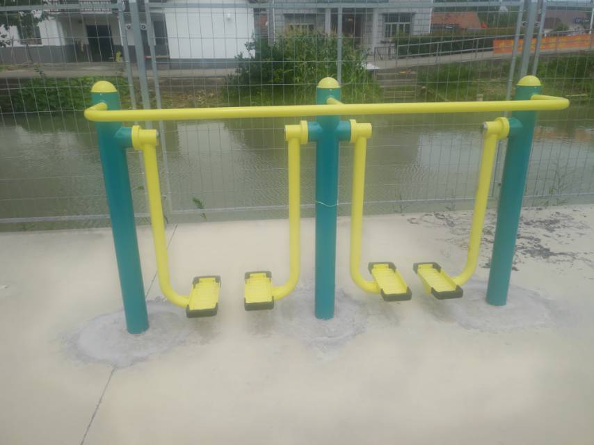雙位太空漫步機
