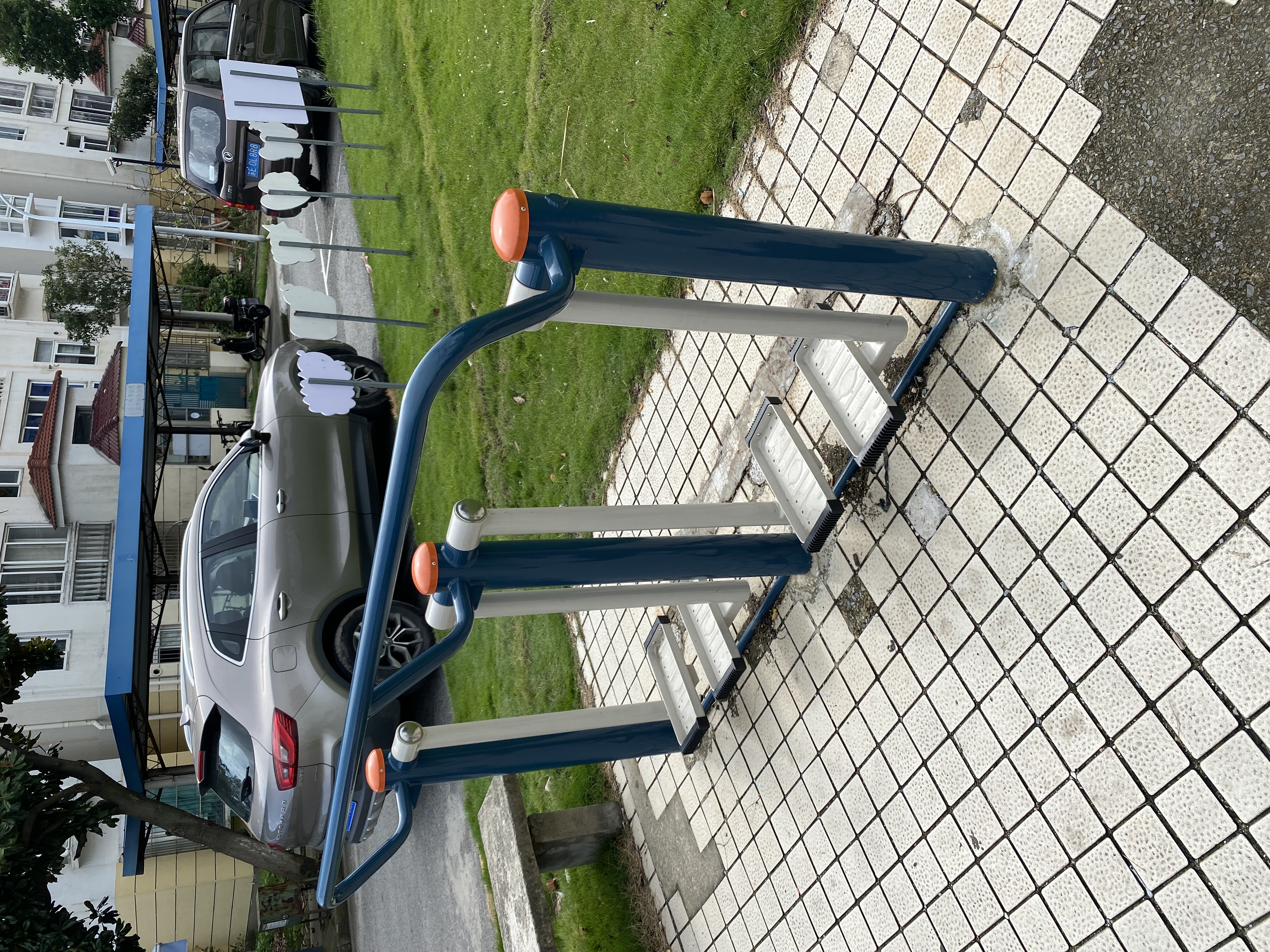 二位太空漫步機