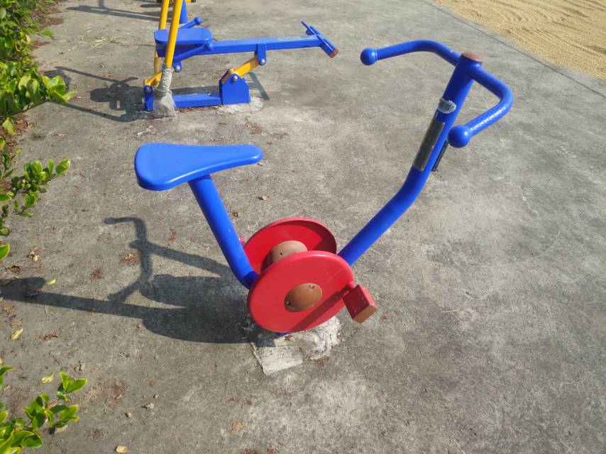 直立健身車